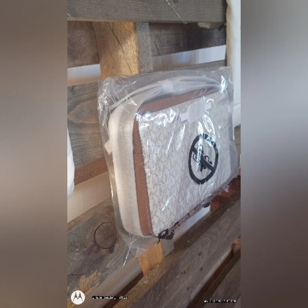 Michael Kors Beige Crossbody Bag - Picture 15 of 16